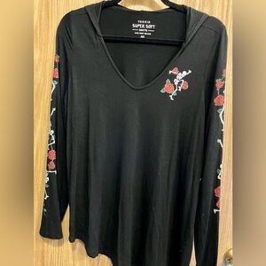 Torrid Plus Size 00 Black Long Sleeve w/ Hood Dancing Skeletons & Roses